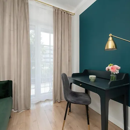 Apartment Dark In Center With Desk And Balcony By Renters *