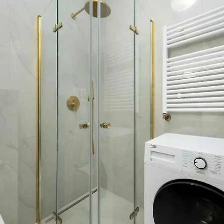 Appartamento Dark In Center With Desk And Balcony By Renters