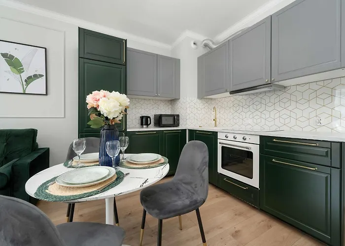 Apartment Dark In Center With Desk And Balcony By Renters *