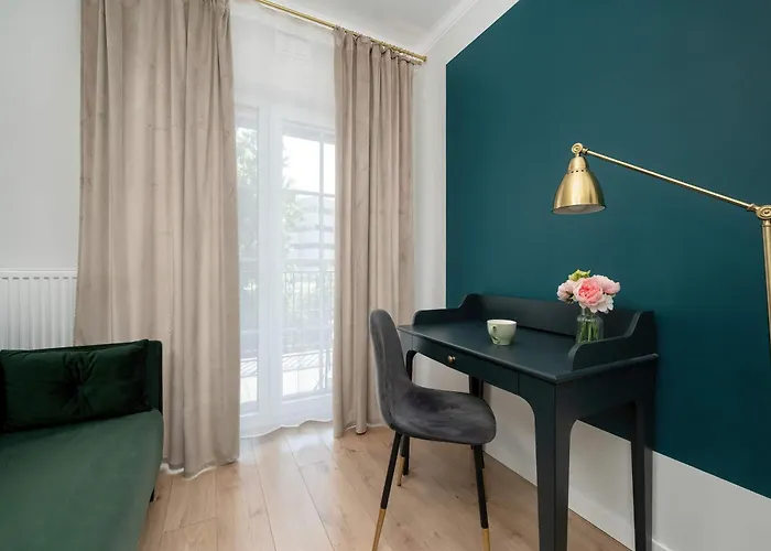 Apartment Dark In Center With Desk And Balcony By Renters *