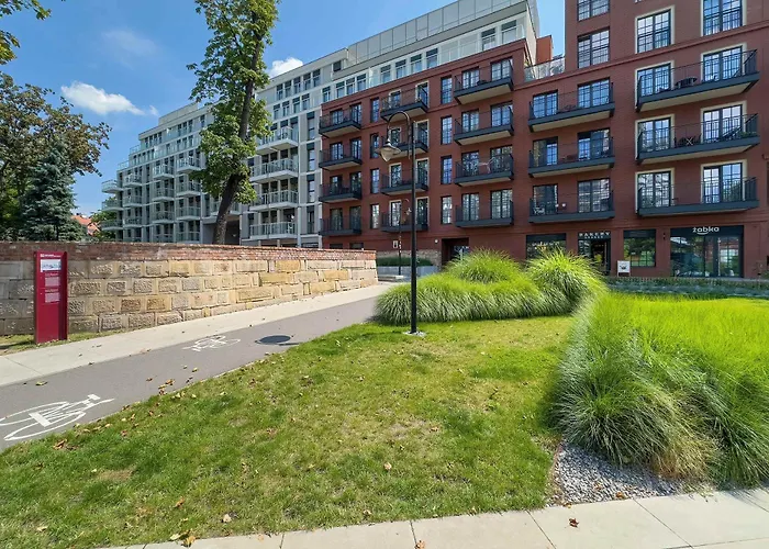Apartment Dark In Center With Desk And Balcony By Renters *